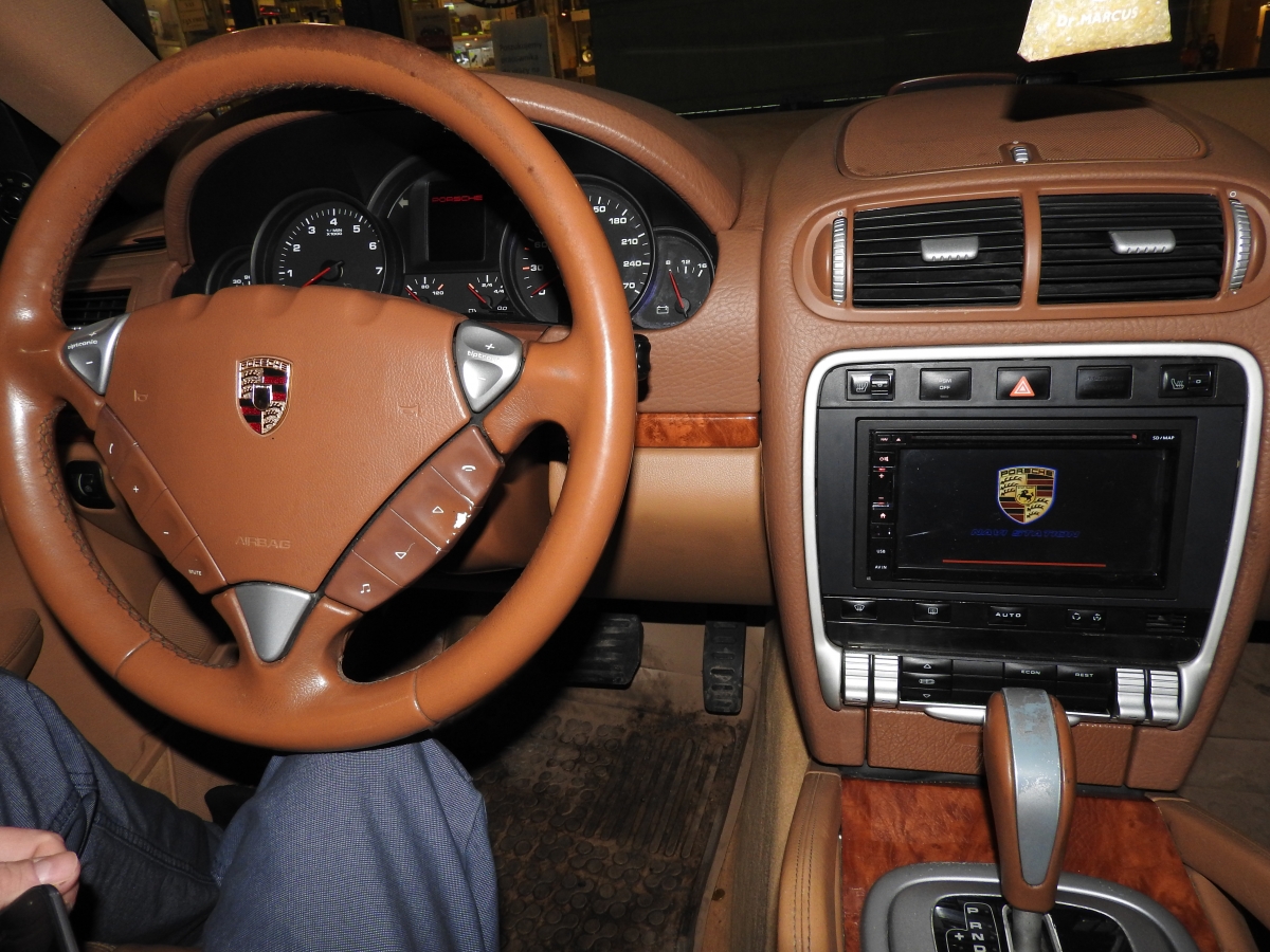 Porsche Cayenne.jpg